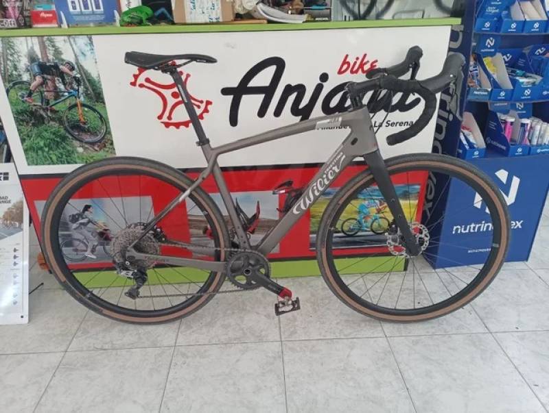 WILIER JENA TALLA M (financiación una parte del total,, resto 1300 con tarjeta en otra linea)